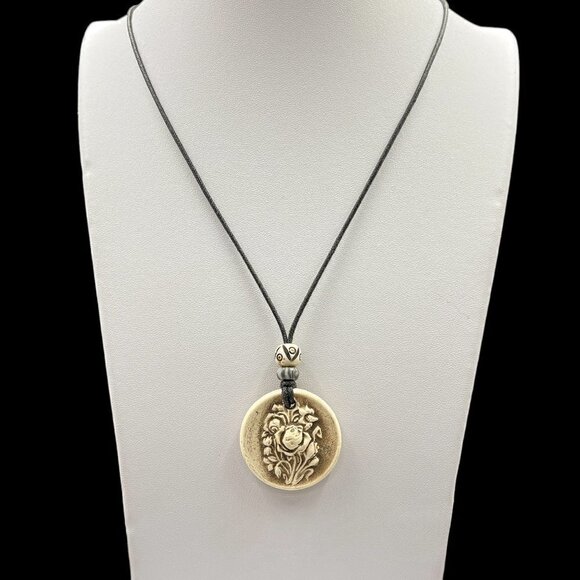 Vintage Rose Ceramic Pendant | Handmade - Picture 7 of 8